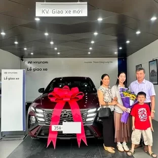 Bàn giao xe Hyundai cho khách hàng tại Hưng Yên Bàn giao xe Hyundai cho khách hàng tại Hưng Yên